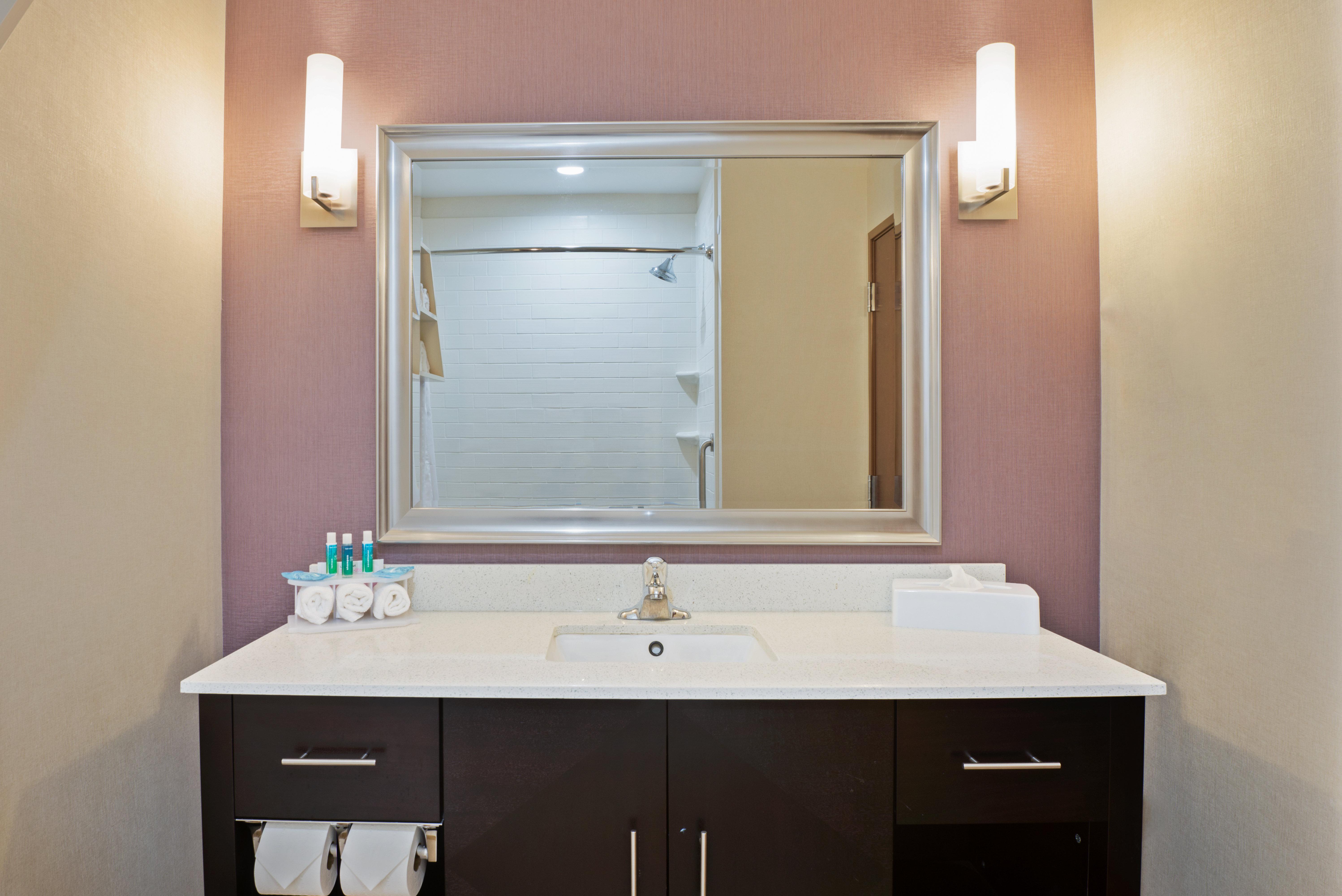 Holiday Inn Express & Suites New Cumberland By Ihg Bagian luar foto