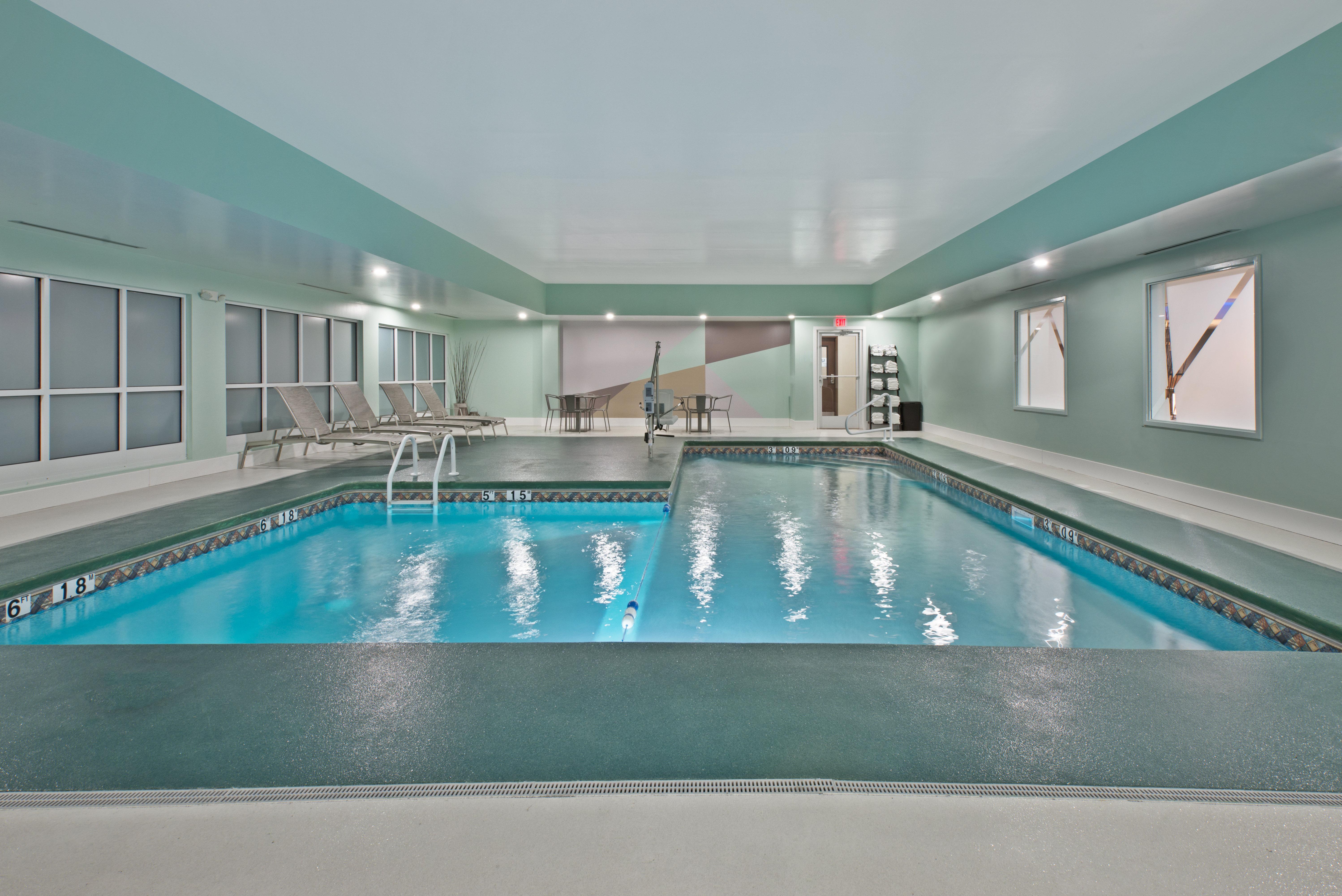 Holiday Inn Express & Suites New Cumberland By Ihg Bagian luar foto