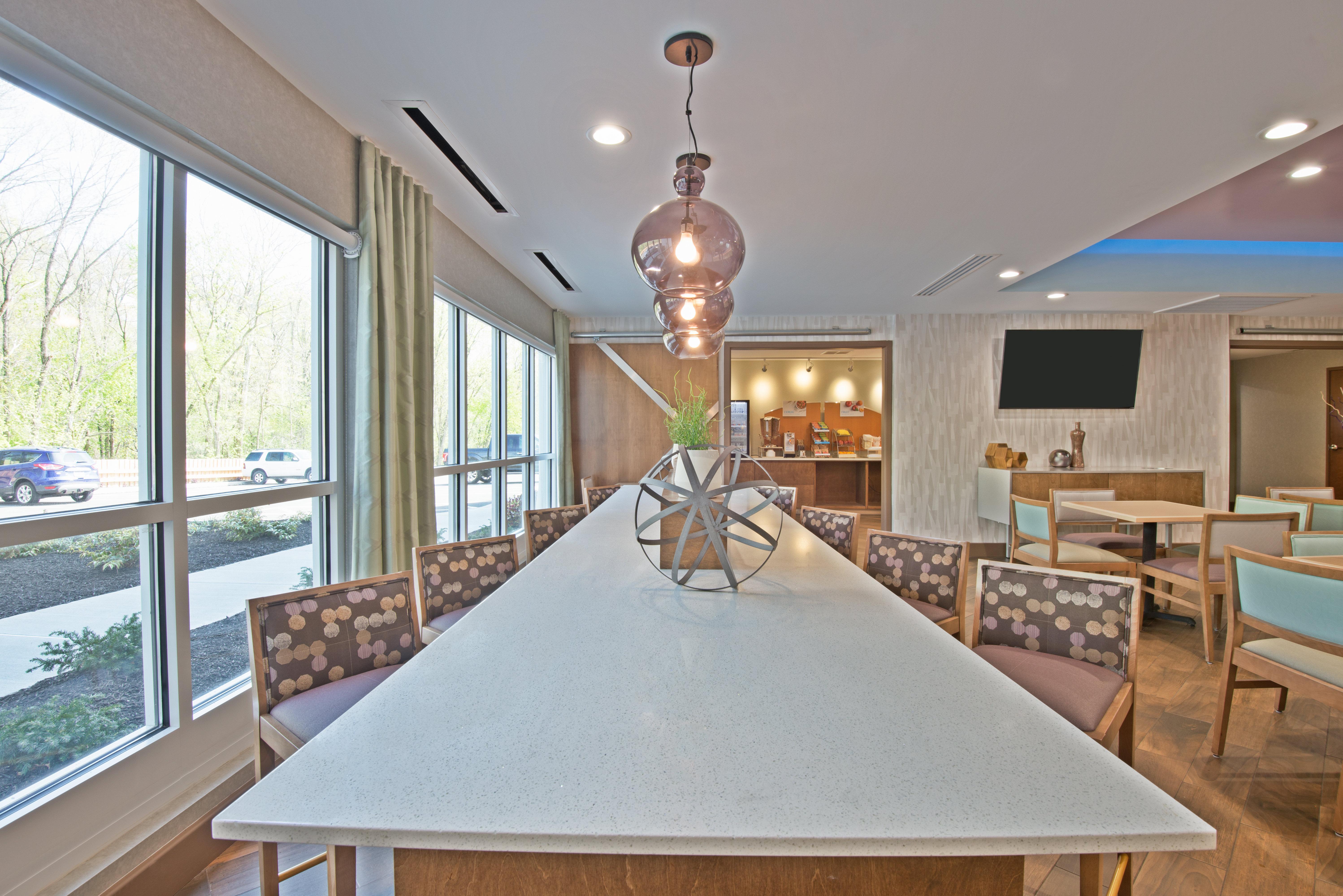 Holiday Inn Express & Suites New Cumberland By Ihg Bagian luar foto