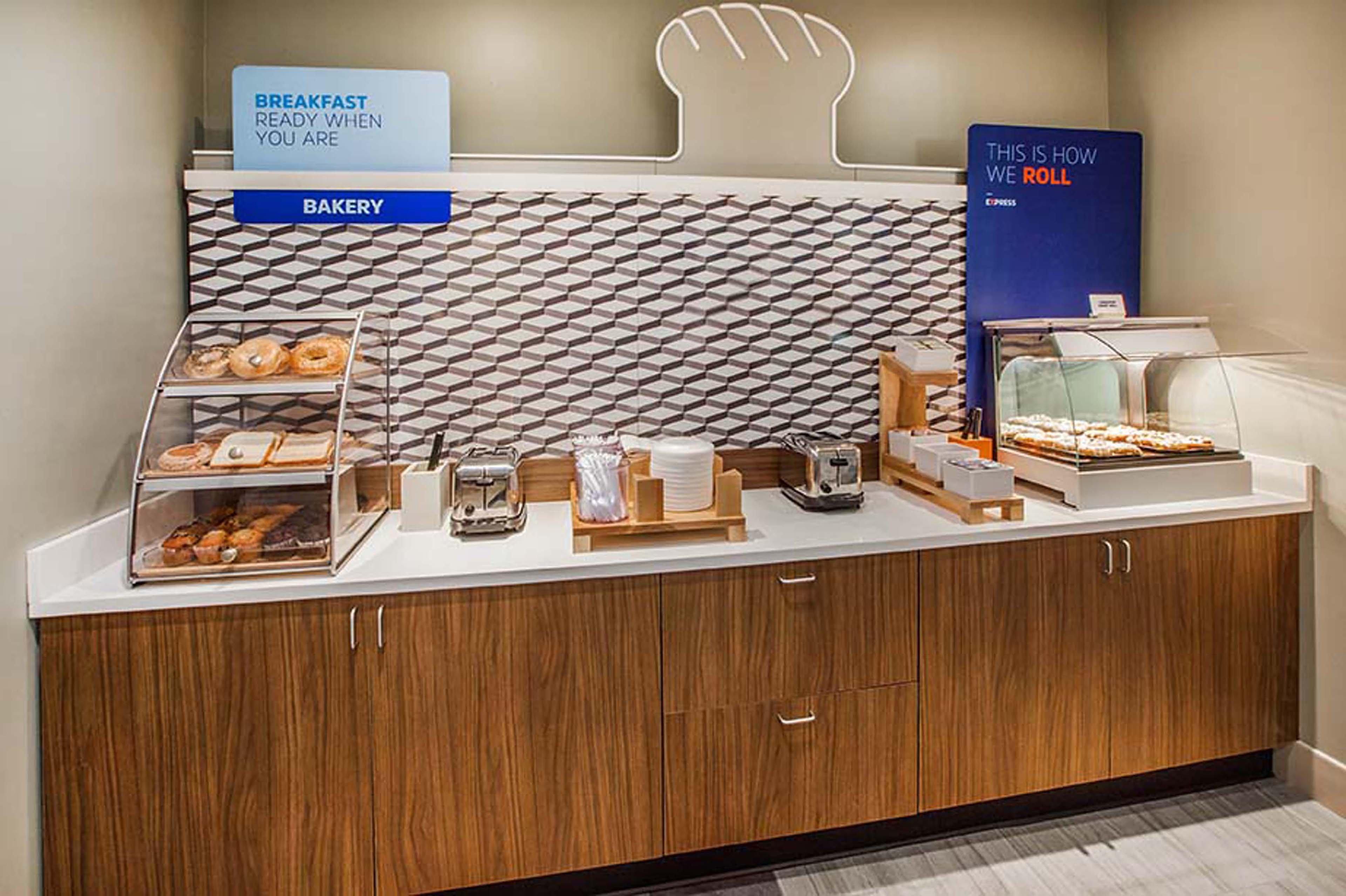 Holiday Inn Express & Suites New Cumberland By Ihg Bagian luar foto
