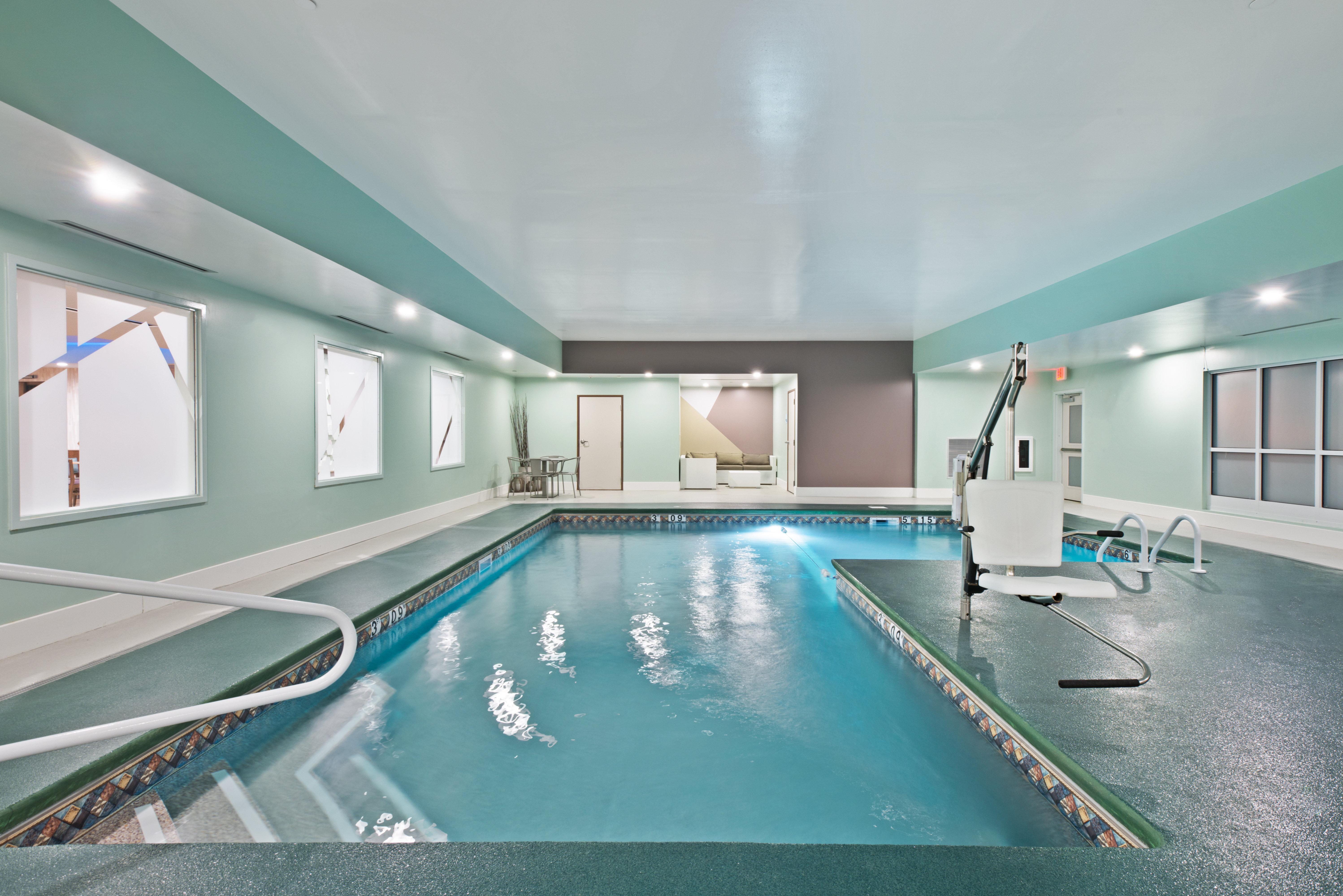 Holiday Inn Express & Suites New Cumberland By Ihg Bagian luar foto