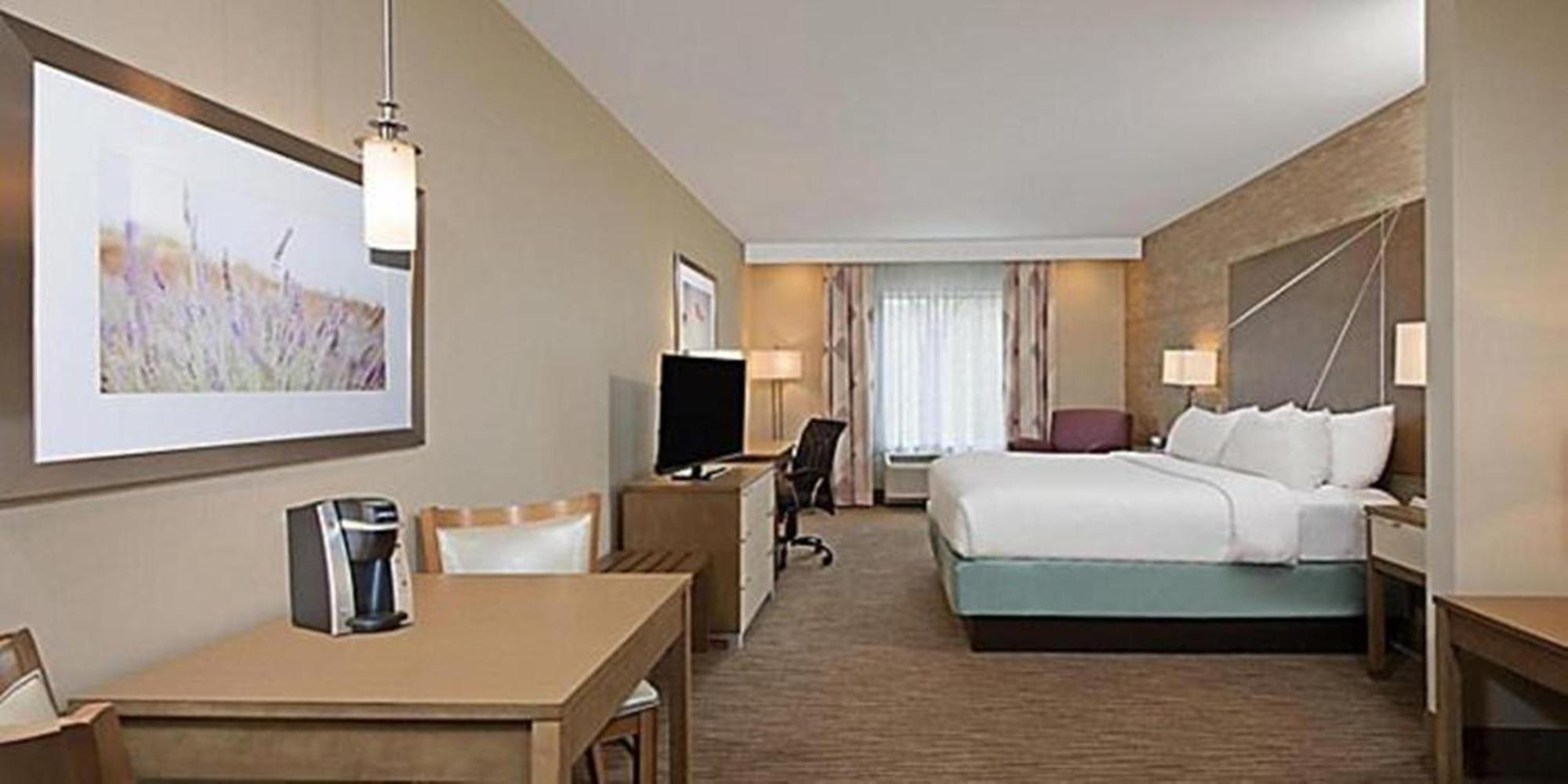 Holiday Inn Express & Suites New Cumberland By Ihg Bagian luar foto